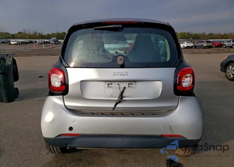 2016 Smart Fortwo z USA, uszkodzony, nr VIN WMEFJ5DA1GK056021